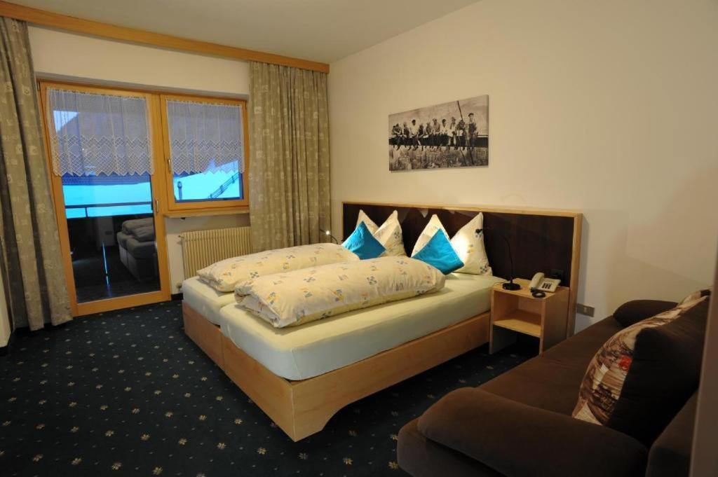 Two-Bedroom Apartment,1334383664:JPEG
