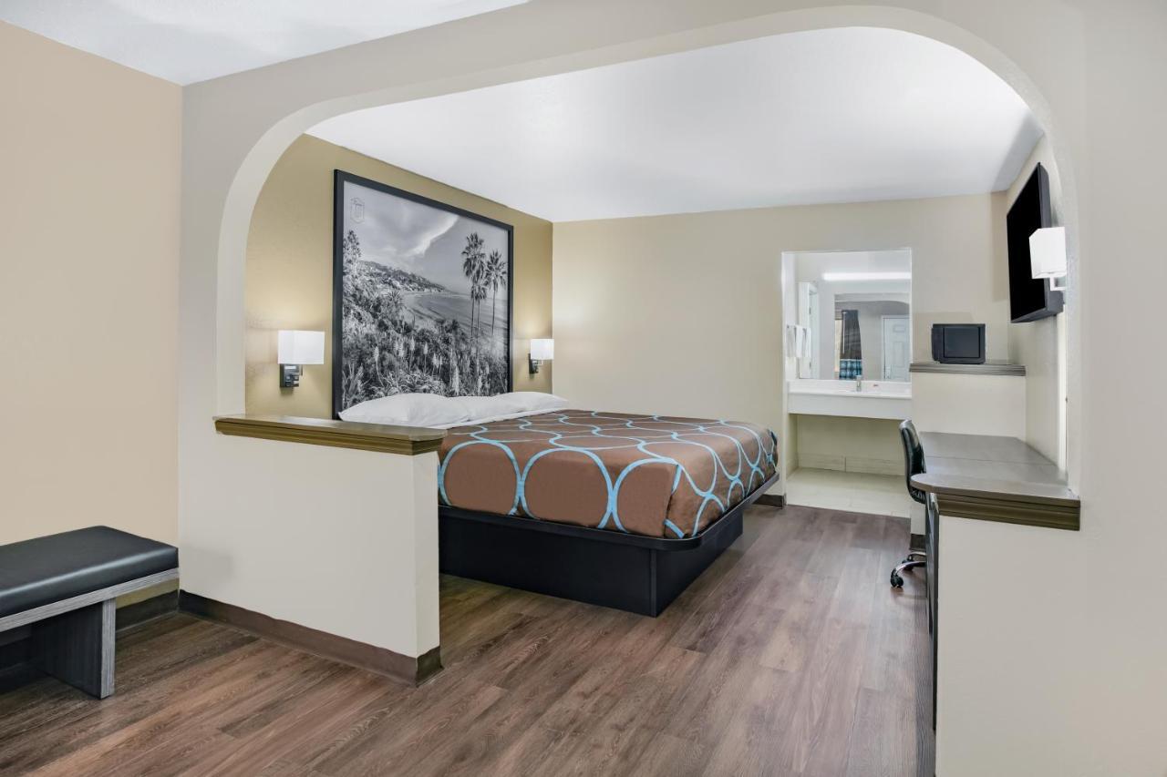 King Room with Mobility/Hearing Access and Bathtub with Grab Bars, Non-Smoking
