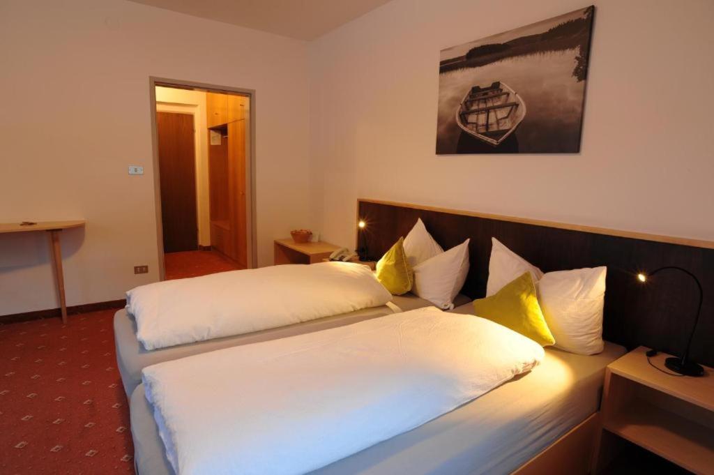 Two-Bedroom Apartment,1334383664:JPEG