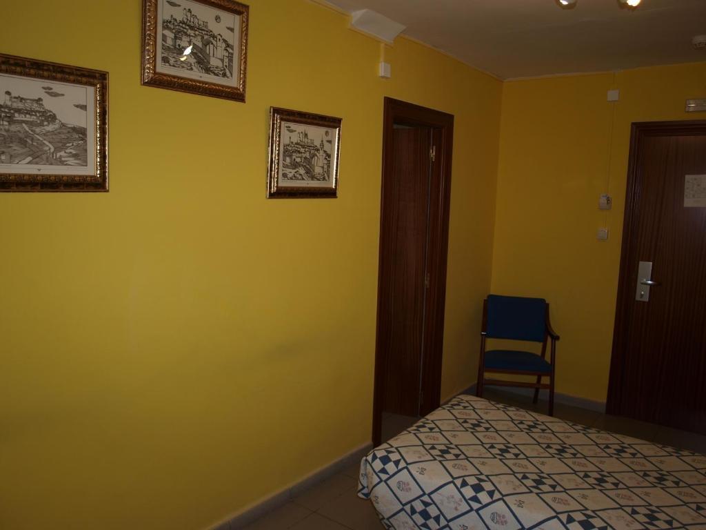 Single Room,13745484:JPEG