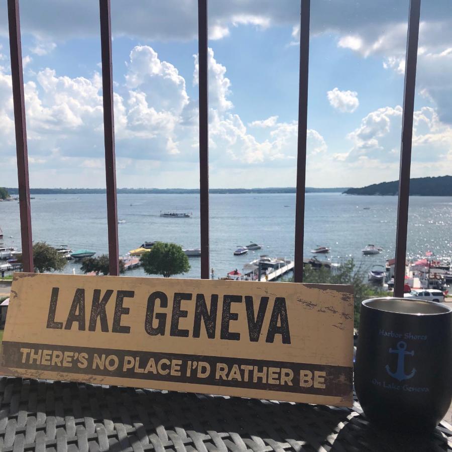 1 King Bed Lakeview - Upper Floor – Balcony - 3rd - 5th Floor with unobstructed view, pullout sofa
