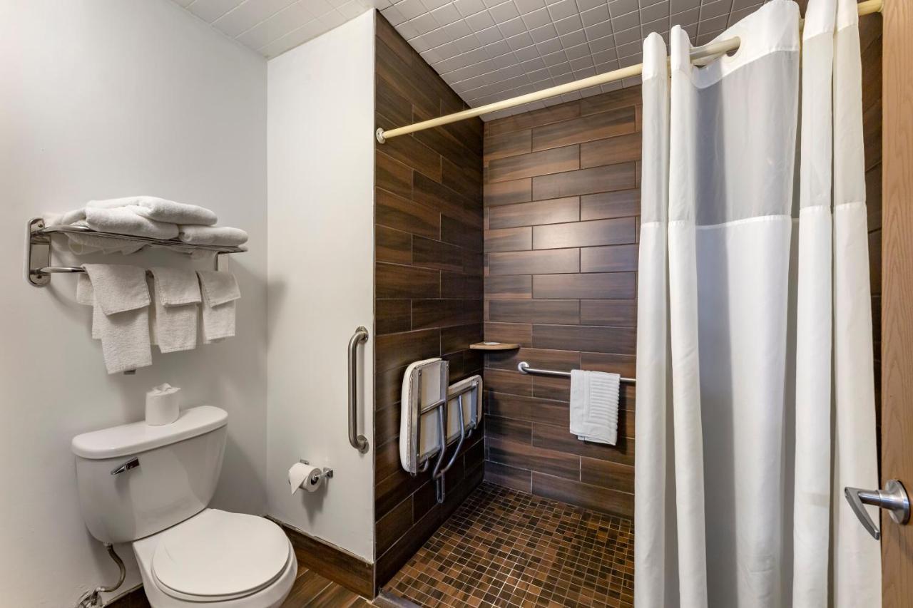 Queen Room with Two Queen Beds - Accessible/Non-Smoking