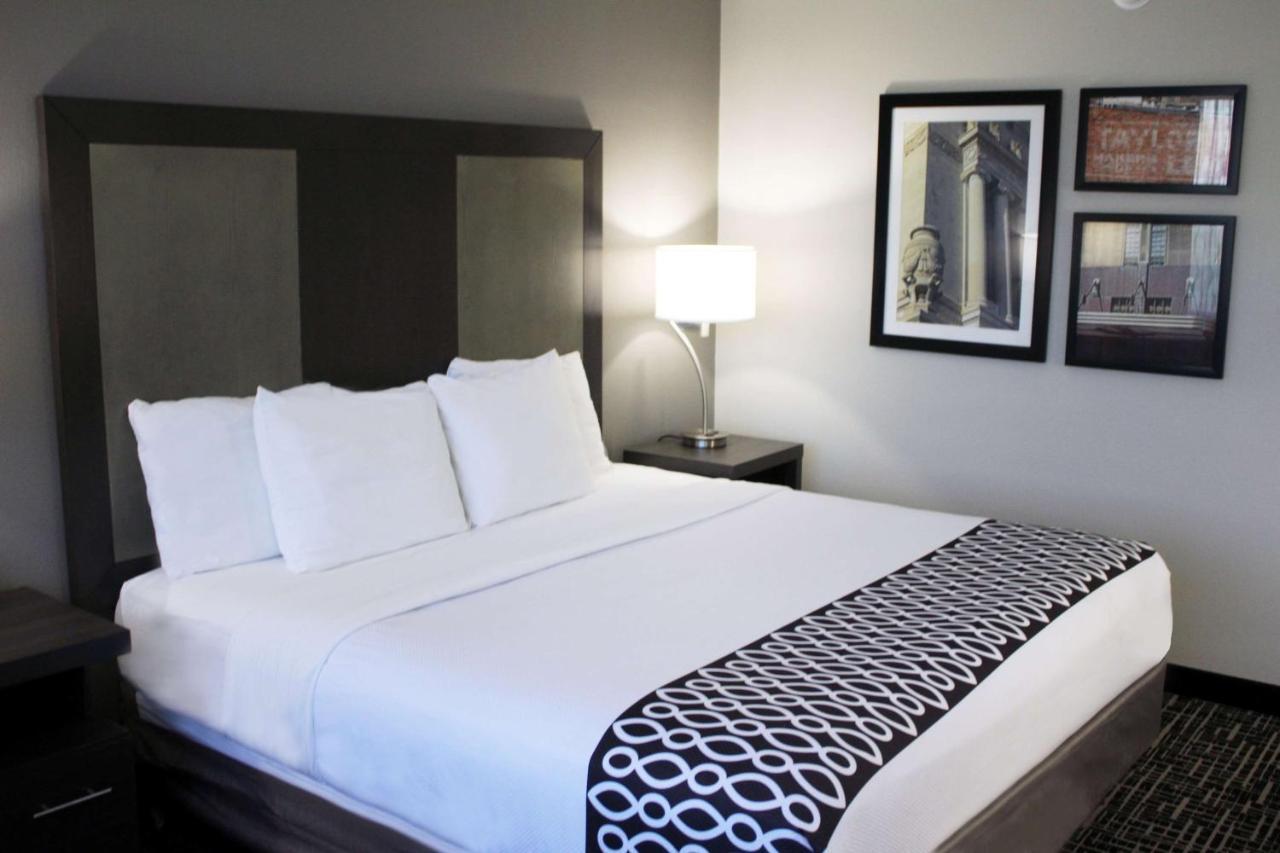 1 king Bed Mobility Accessible Room, Bathtub w/ Grab Bars, Non Smoking