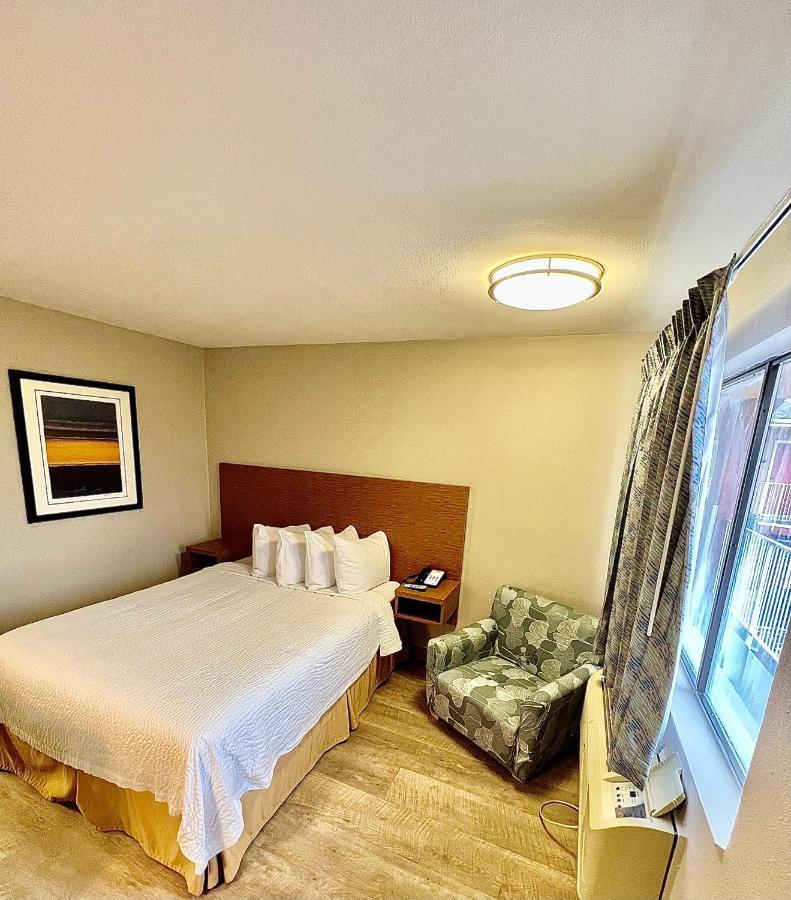 1 Double Bed, Mobility/Hearing Accessible Room, Tub w/ Grab Bars, Non-Smoking