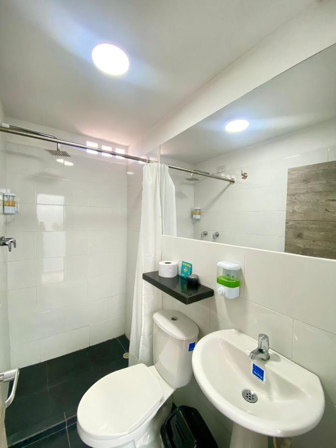 Quadruple Room Bathroom,1380949820:JPEG