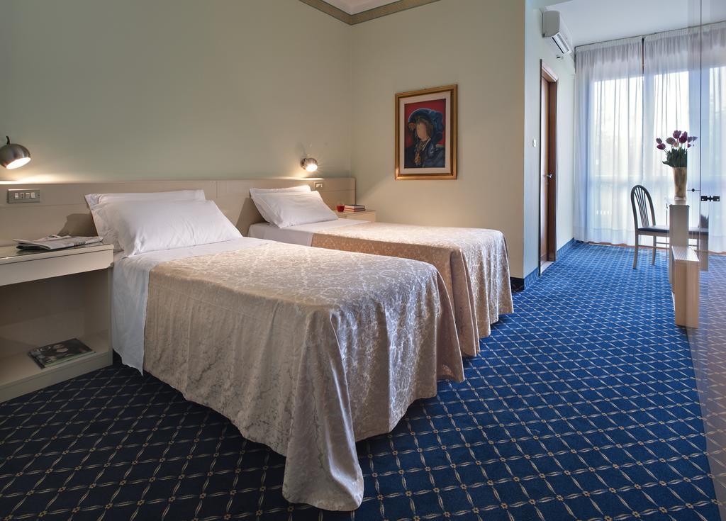 Camera Matrimoniale/Doppia con Letti Singoli