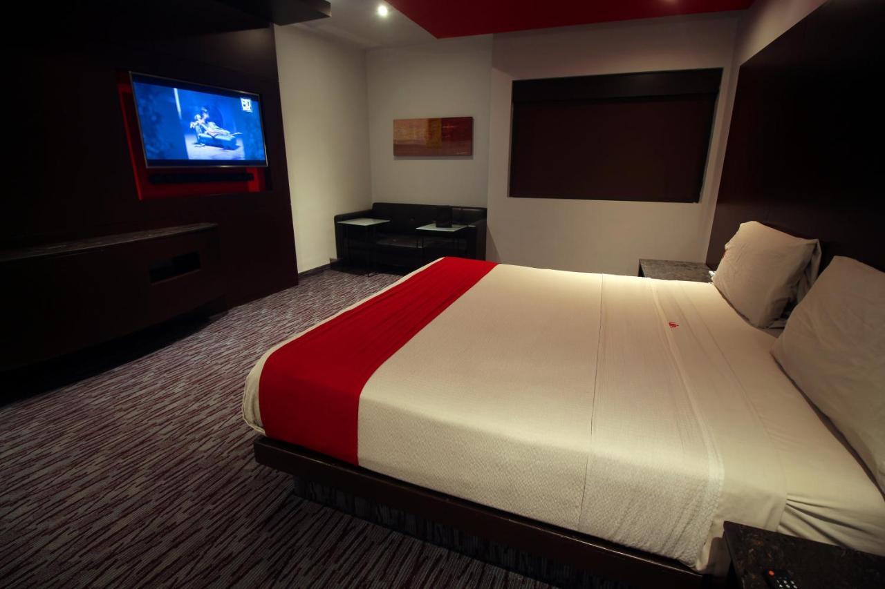 Deluxe Queen Suite