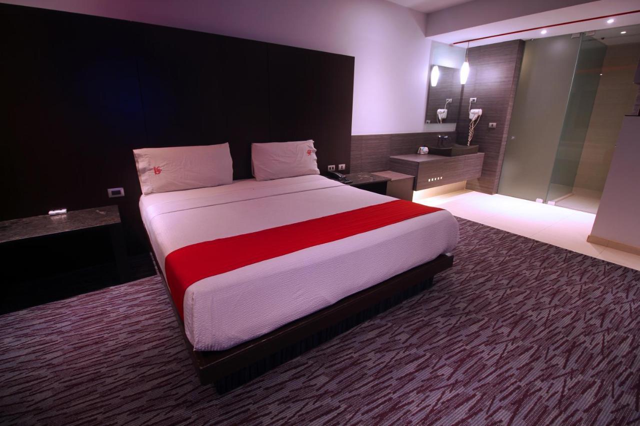Deluxe Queen Suite
