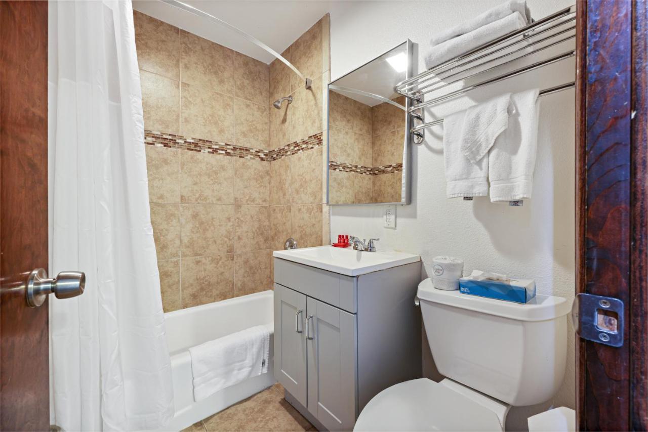 Standard Queen Room
