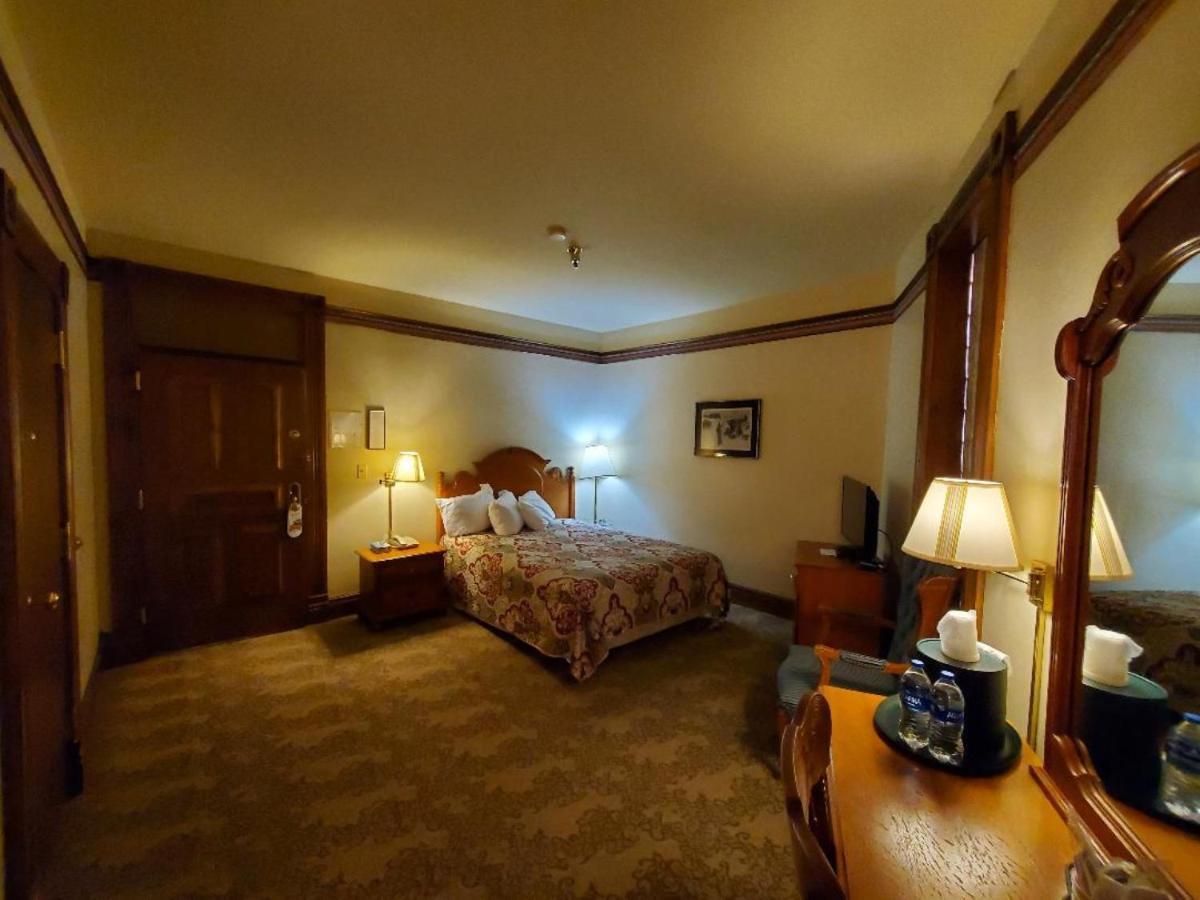 Deluxe Queen Room,1652767494:JPEG