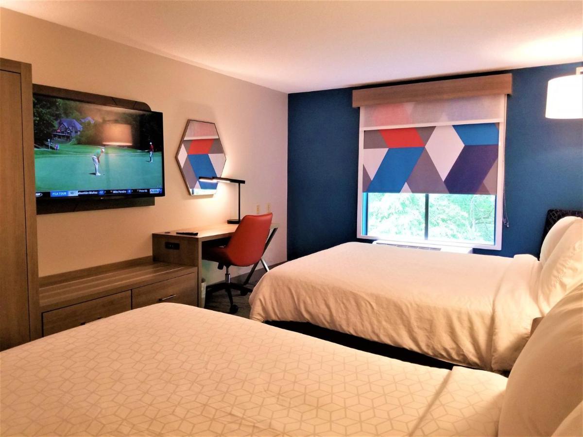 Queen Room with Two Queen Beds - Hearing Accessible/Non-Smoking