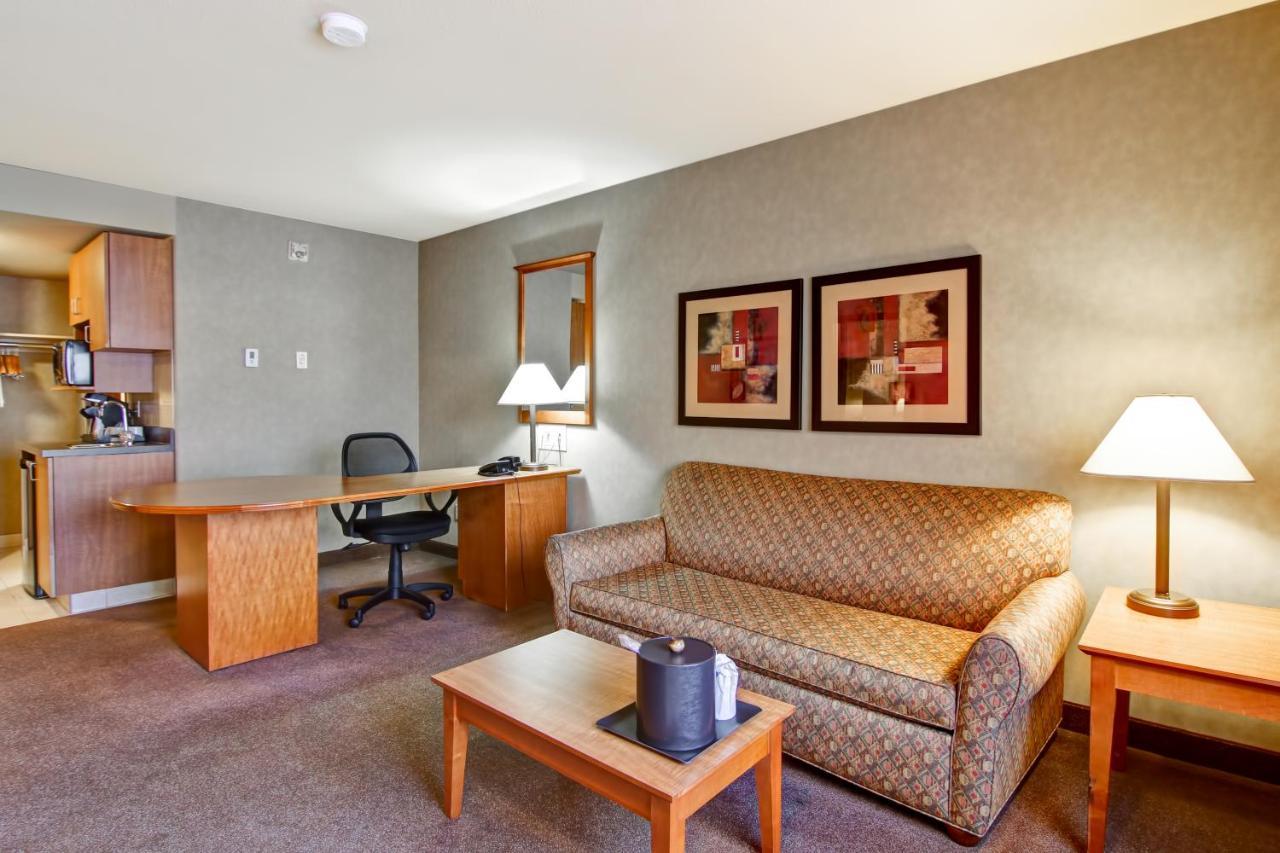 One-Bedroom King Suite - Non-Smoking