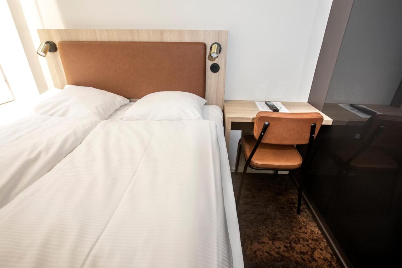 Compact Double Room 140cm bed