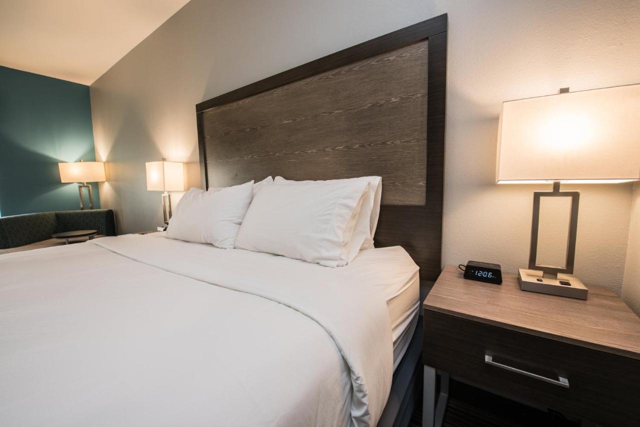 Standard King Room