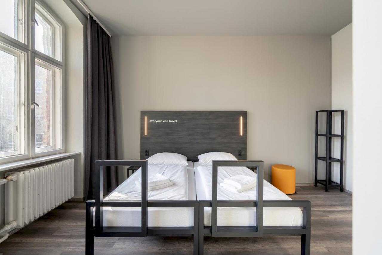 Twin Room,1435788043:JPEG