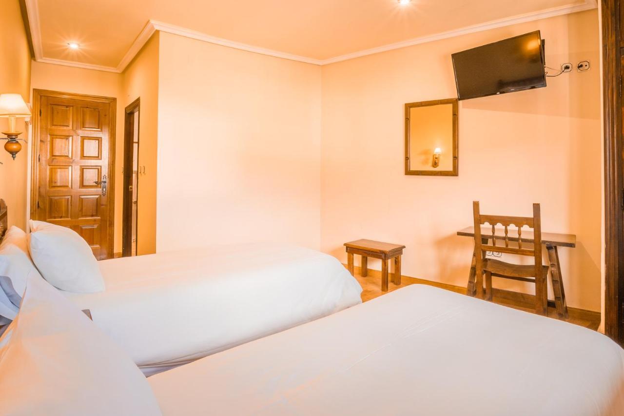 Twin Room,1365300437:JPEG
