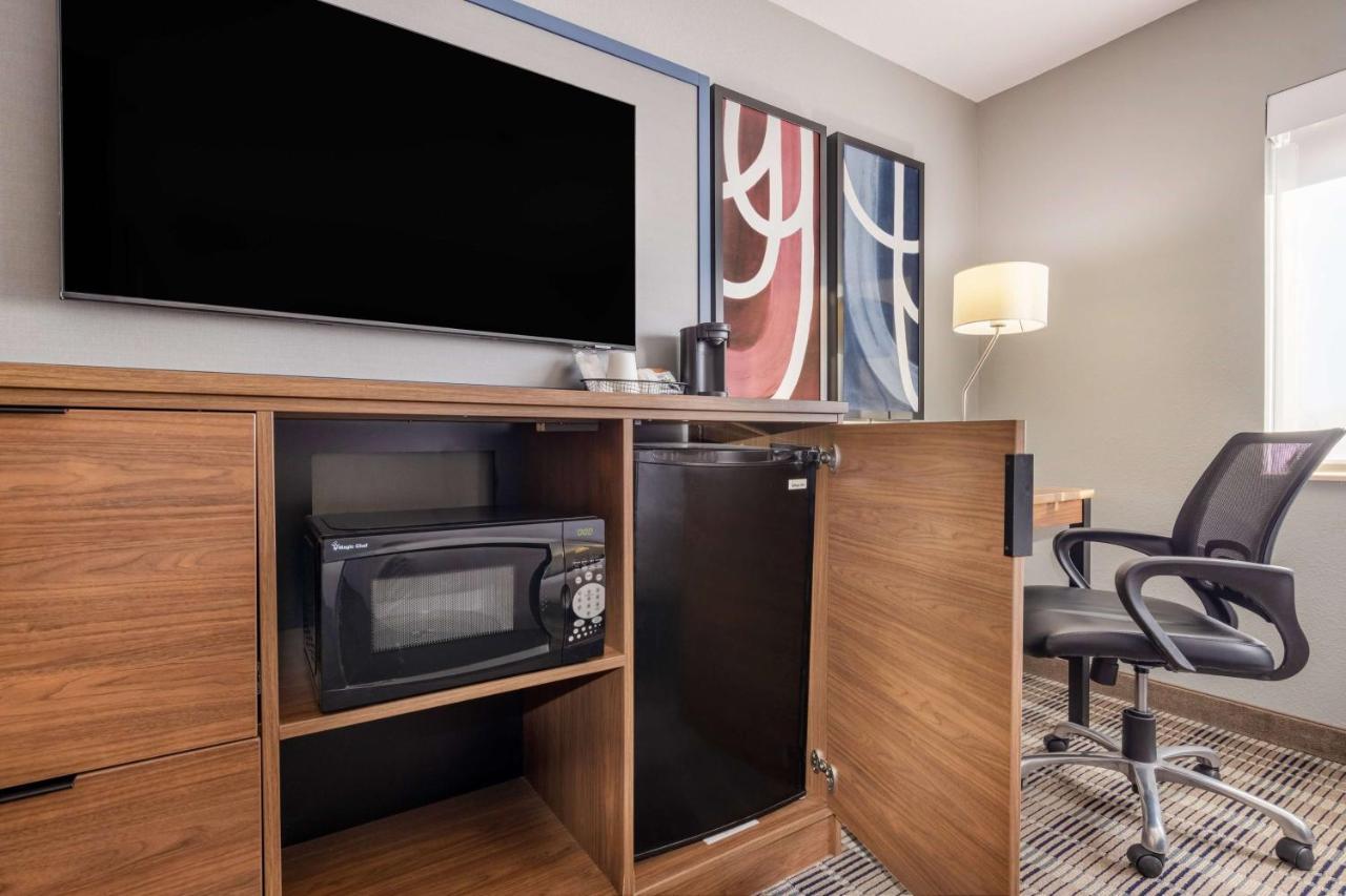 Queen Room - Mobility Access/Non-Smoking