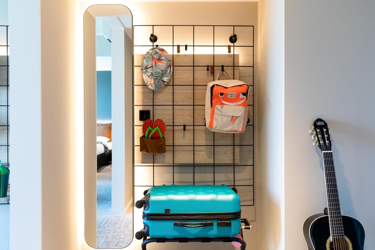 Moxy Queen Room