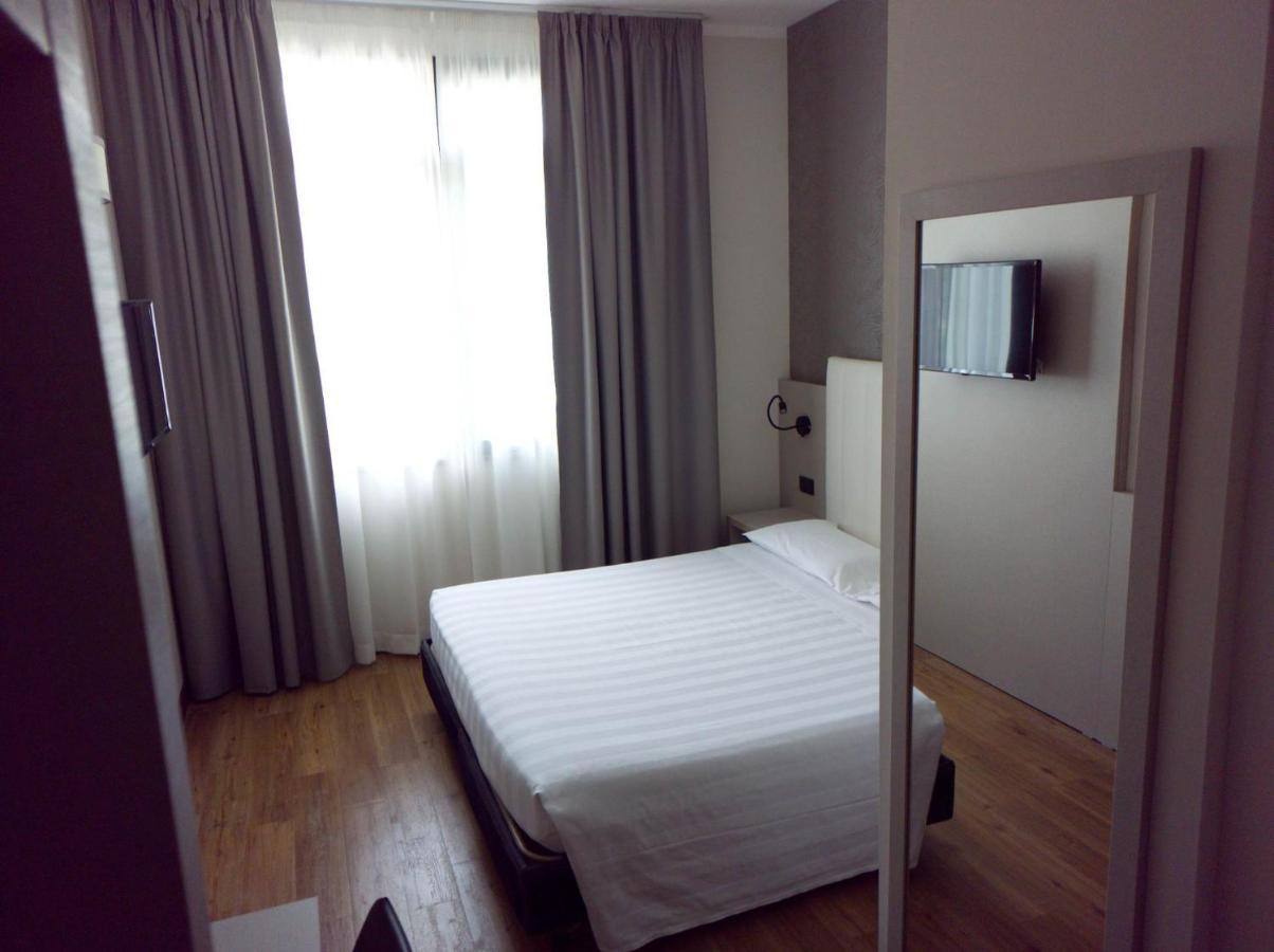 Standard Double Room,1366399103:JPEG