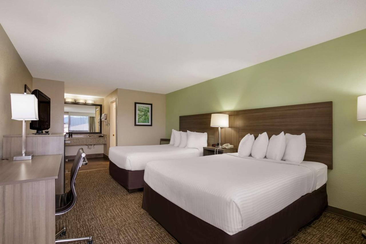Queen Room with Two Queen Beds - Smoking