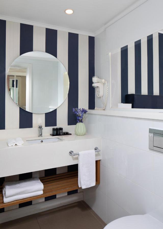 Quadro Superior Room (2 Adults + 2 Children)