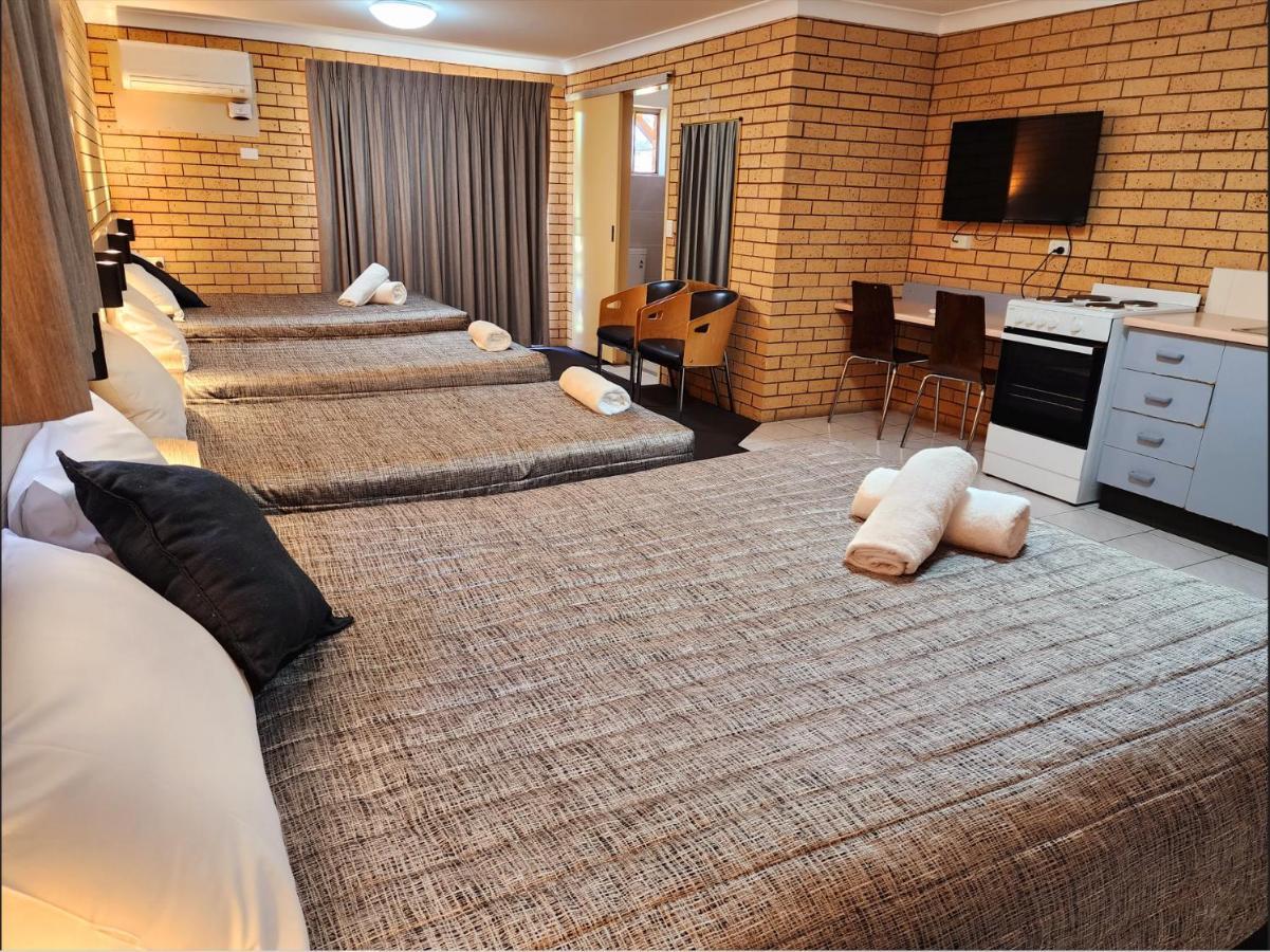 Large Family Room with Balcony - (Non Pet-Friendly)