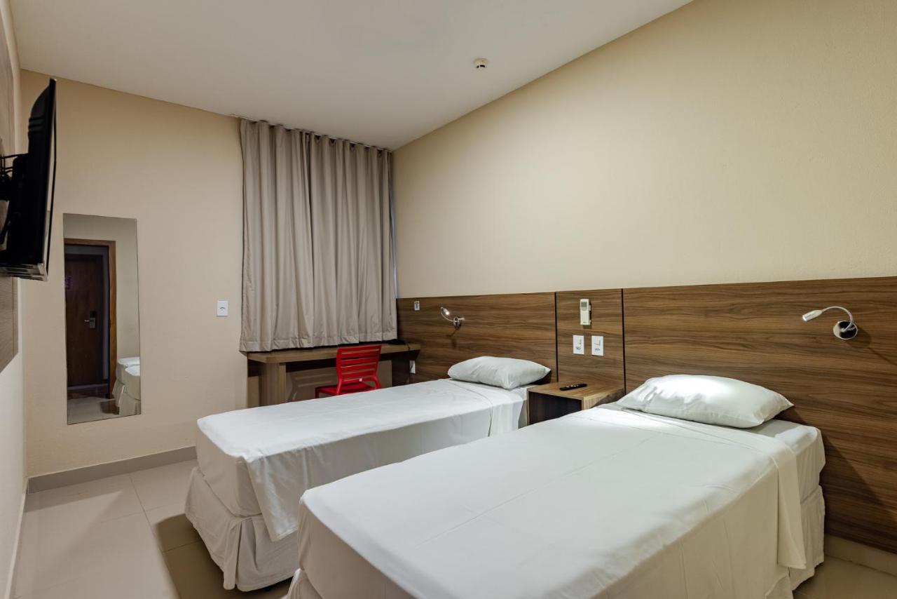 Quarto com 2 Camas de Solteiro
