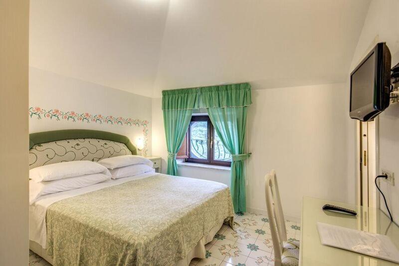 Kleines Doppel-/Zweibettzimmer