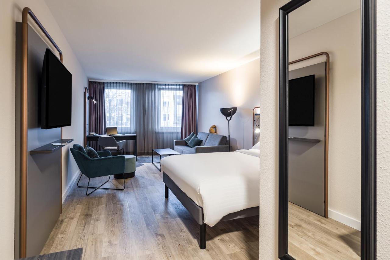 Family room 1 Sweet Bed 160x200 by ibis Styles sofa bed
