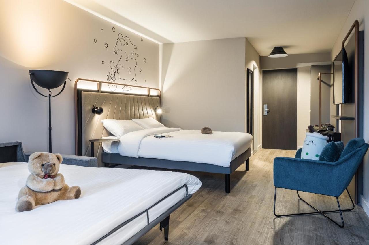 Family room 1 Sweet Bed 160x200 by ibis Styles sofa bed