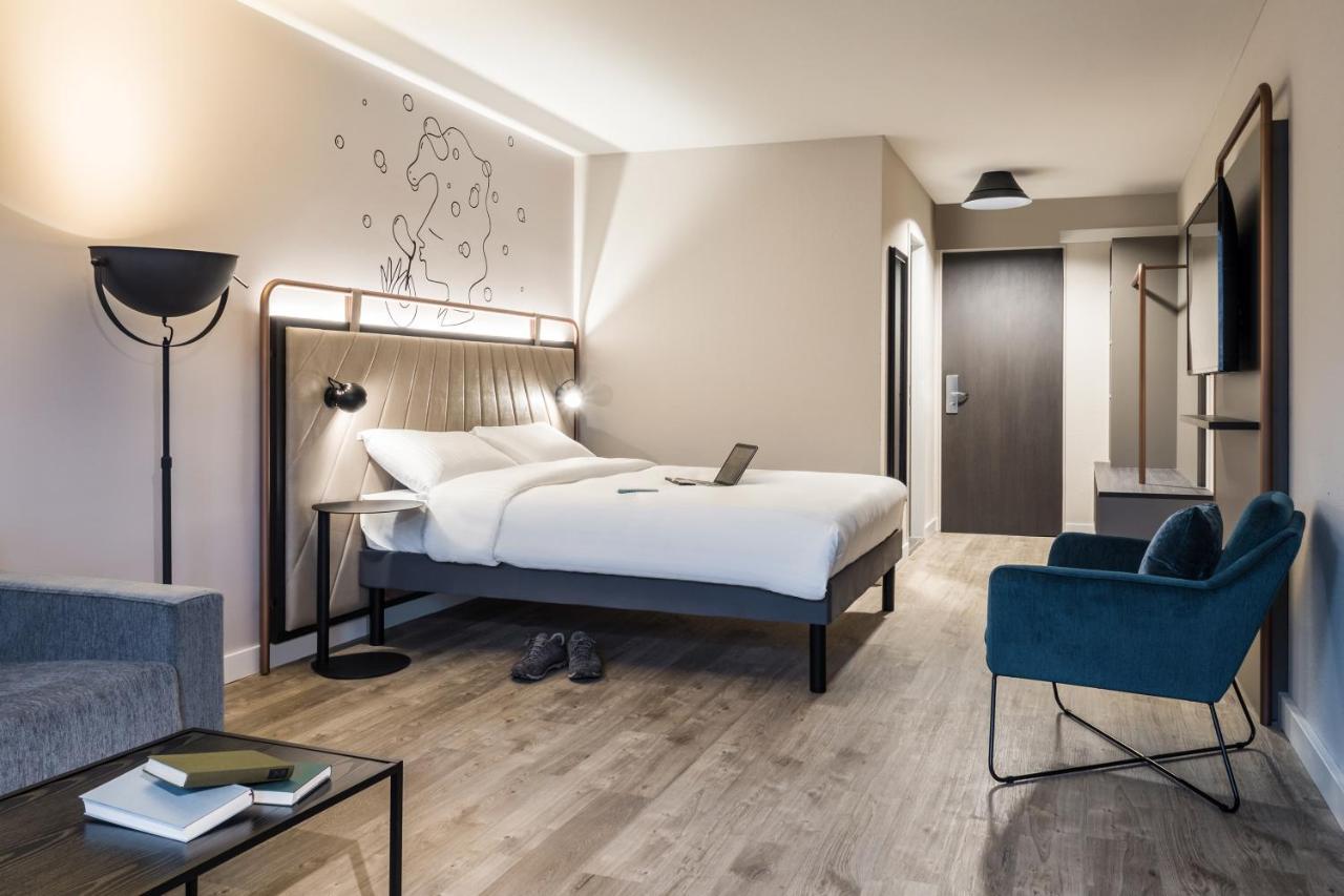 Family room 1 Sweet Bed 160x200 by ibis Styles sofa bed