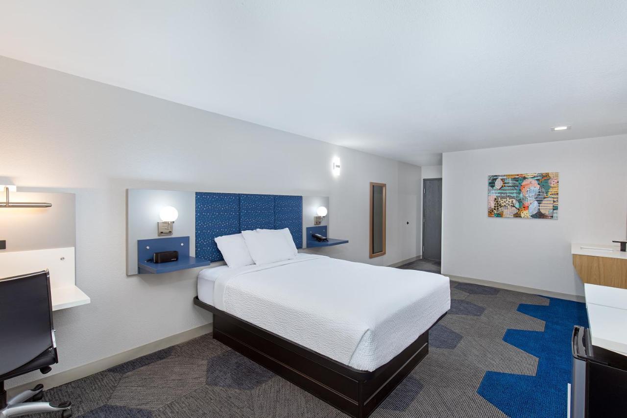One-Bedroom Suite - Disability Access/Non-Smoking SPN1