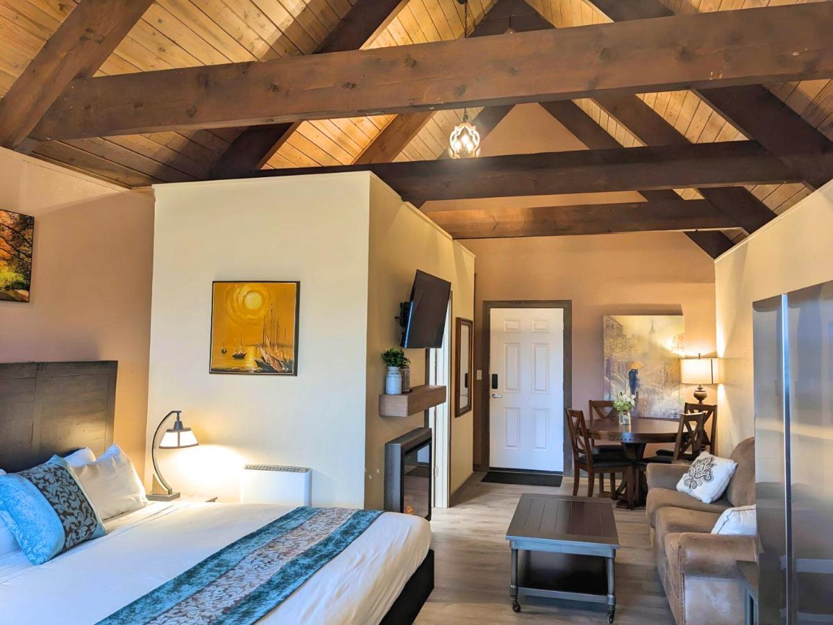Deluxe King Room,1395815405:JPEG
