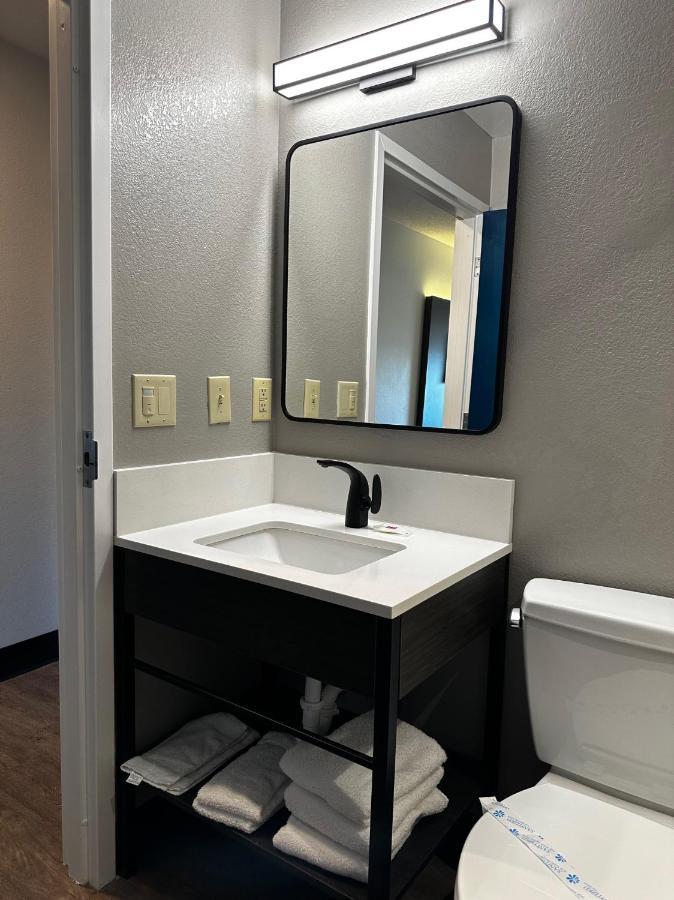 Deluxe Queen Room Two Queen Beds Non-Smoking,1394800802:JPEG