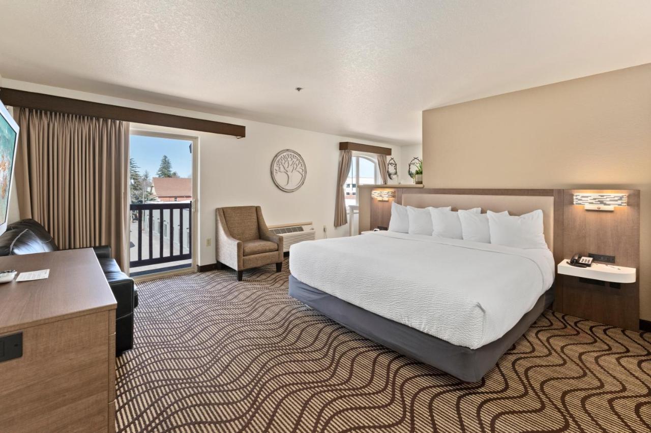 Deluxe Family King Suite Non-Smoking