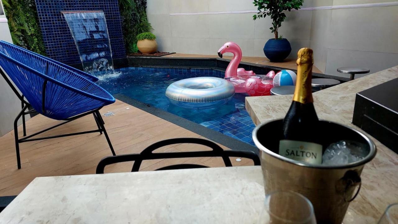 Suíte com Piscina Privativa