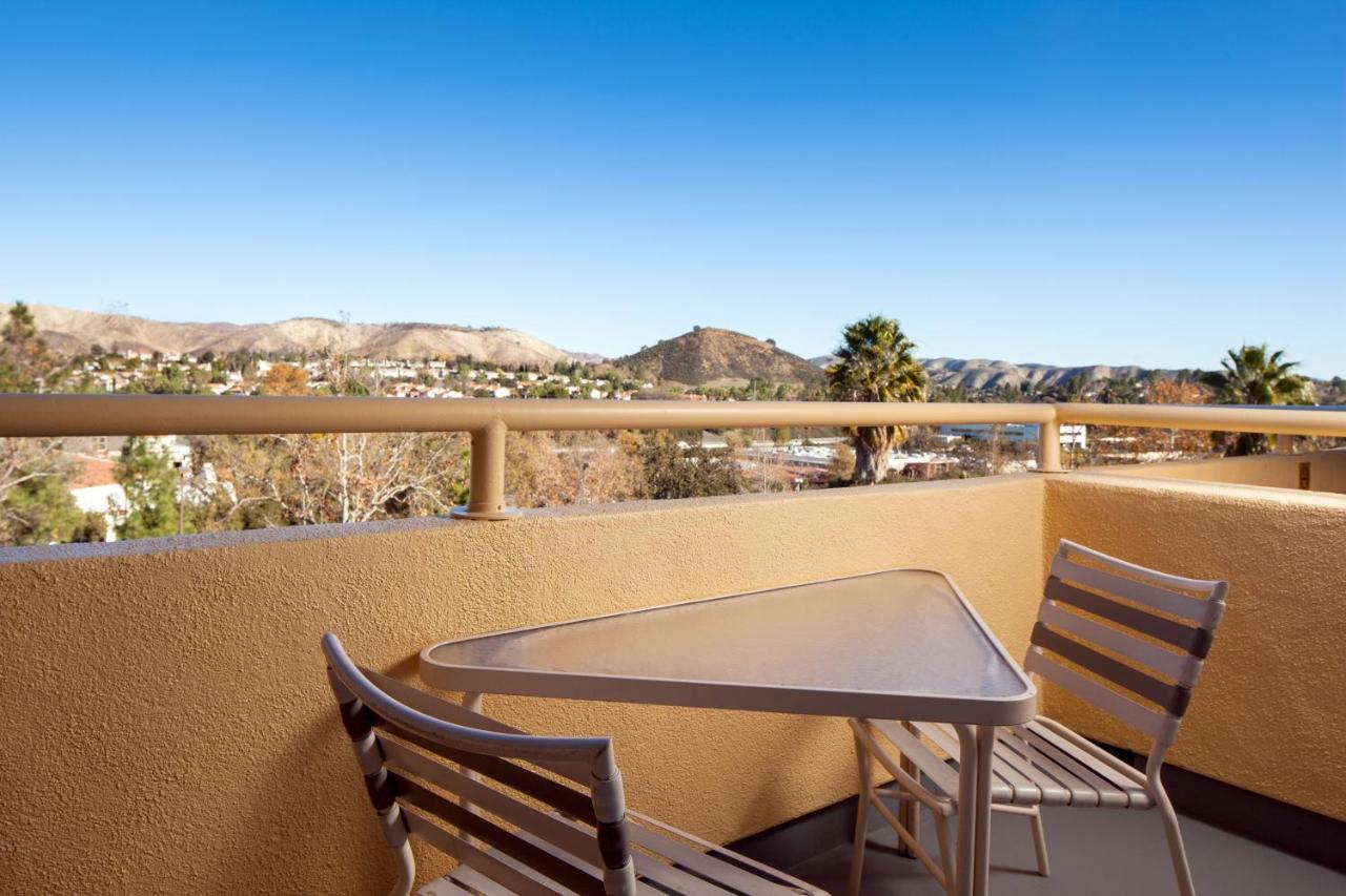Club lounge access, Guest room, 2 Double, Balcony