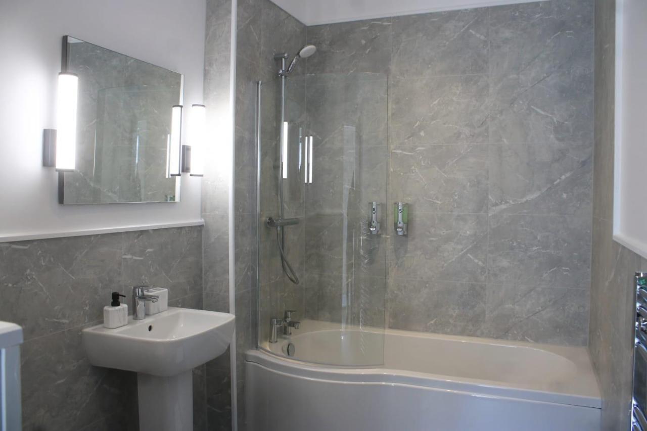 Triple Room Bath
