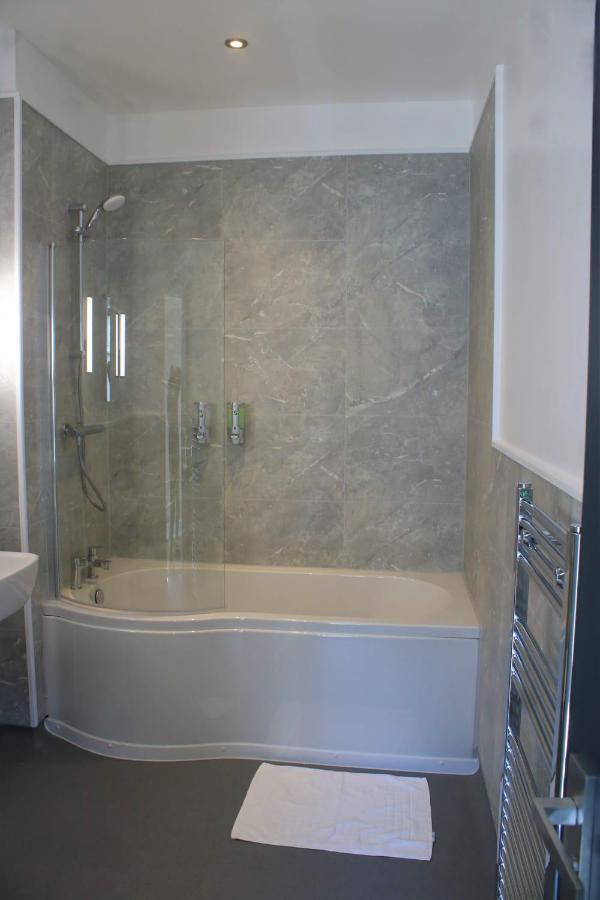 Triple Room Bath