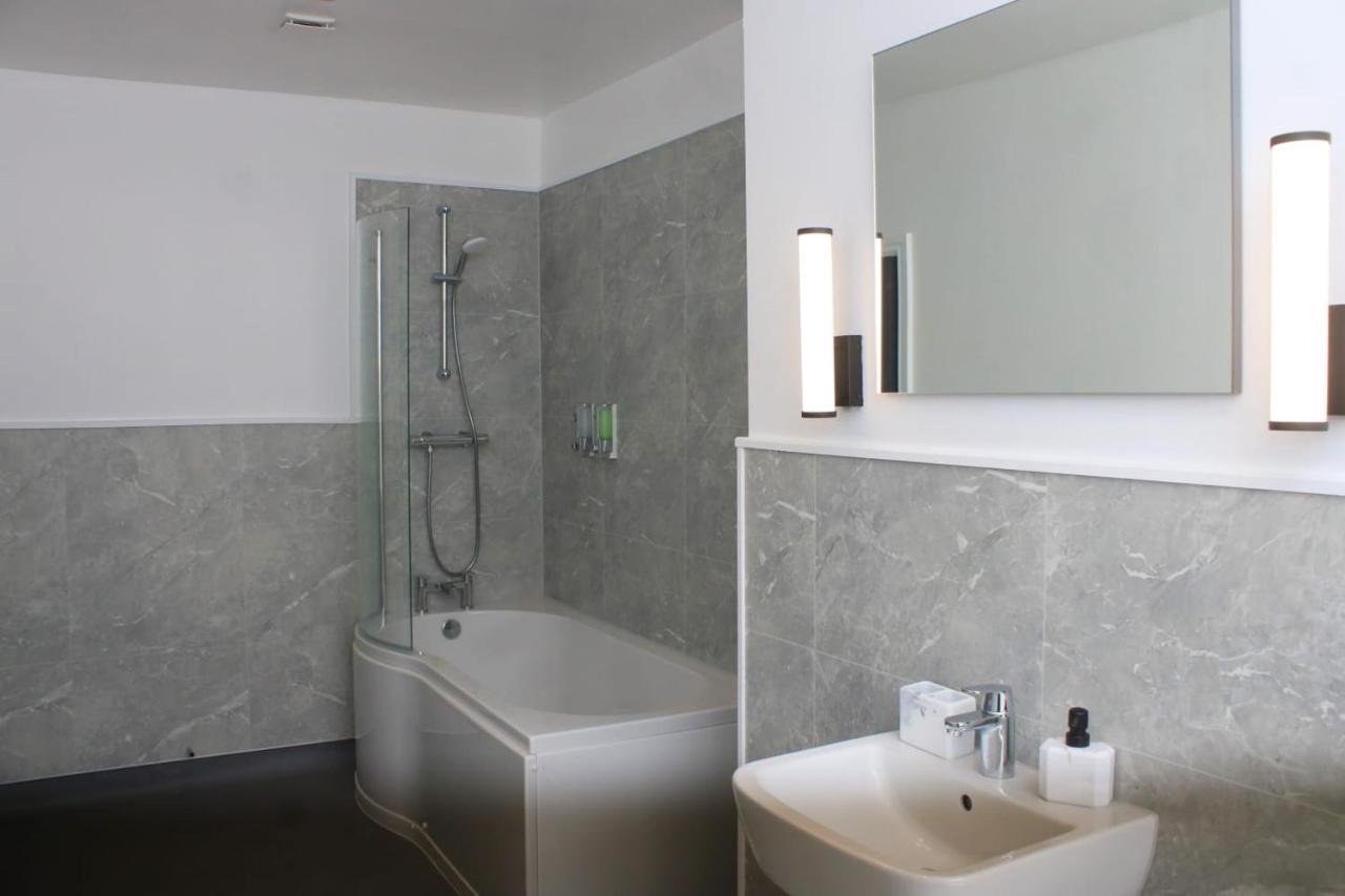 Deluxe Double Room Bath