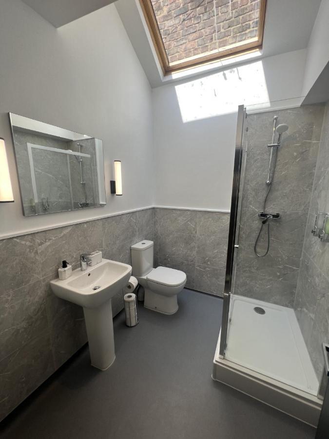 Triple Room Shower