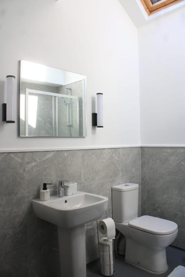 Triple Room Shower