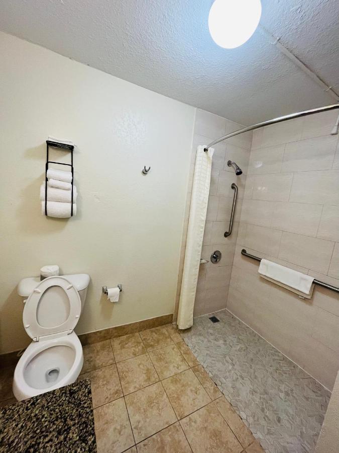 Standard King Room - Non-Smoking
