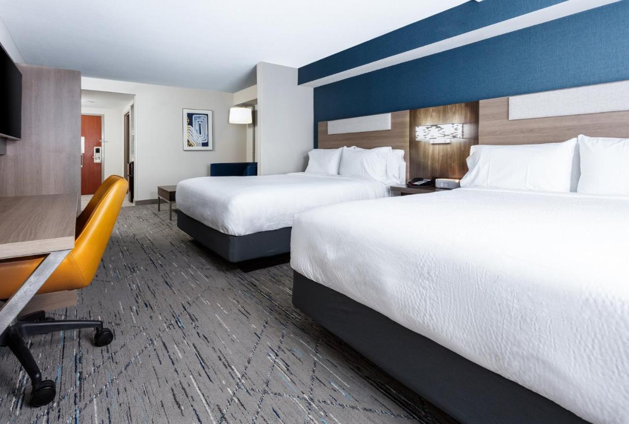 Queen Suite with Two Queen Beds
