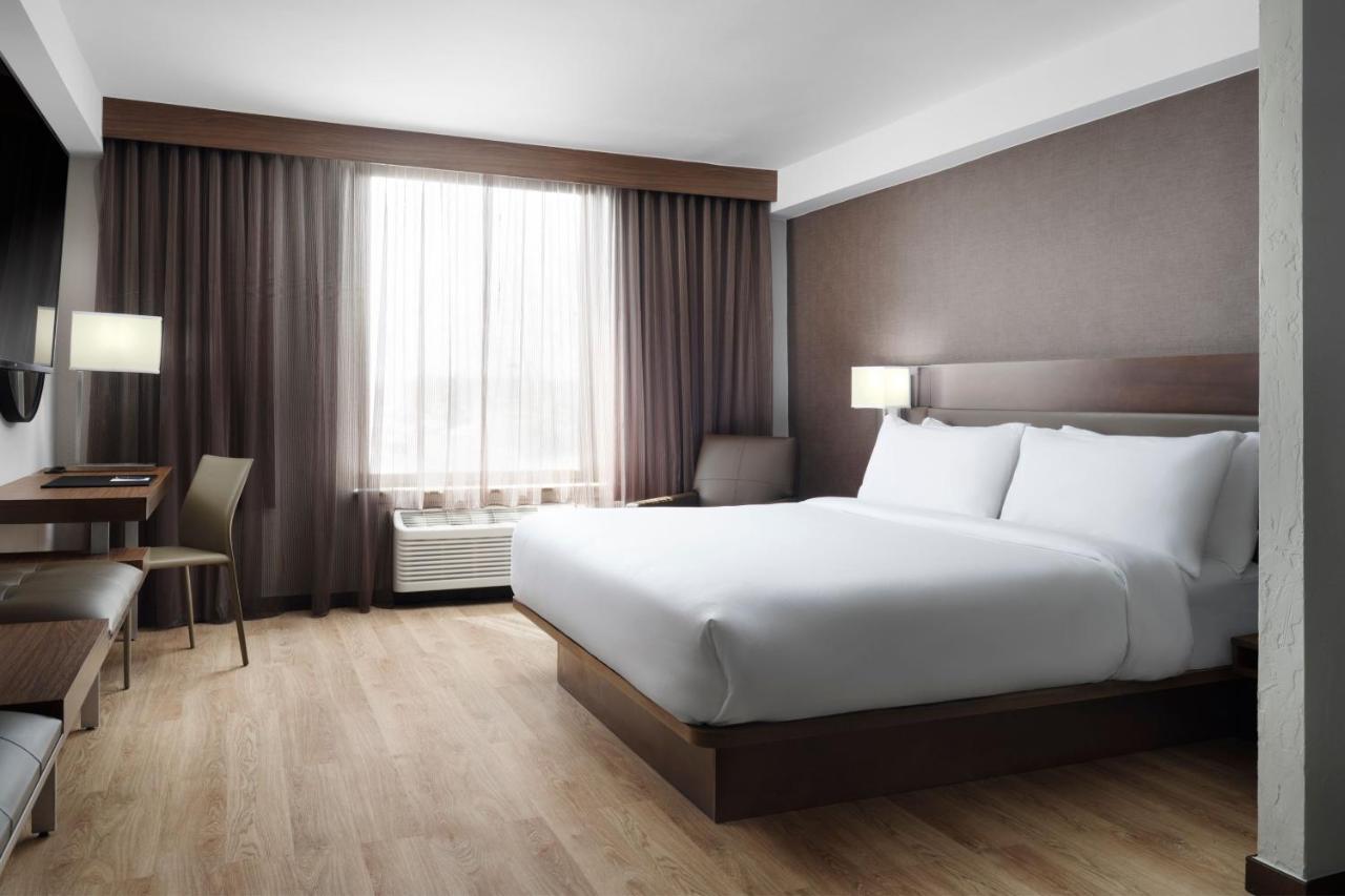 King Room - Hearing Accessible