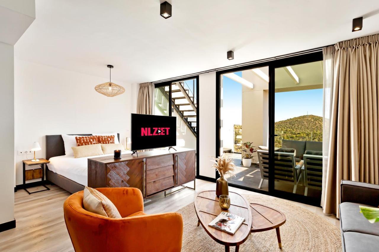 Penthouse Apartment,1414111436:JPEG