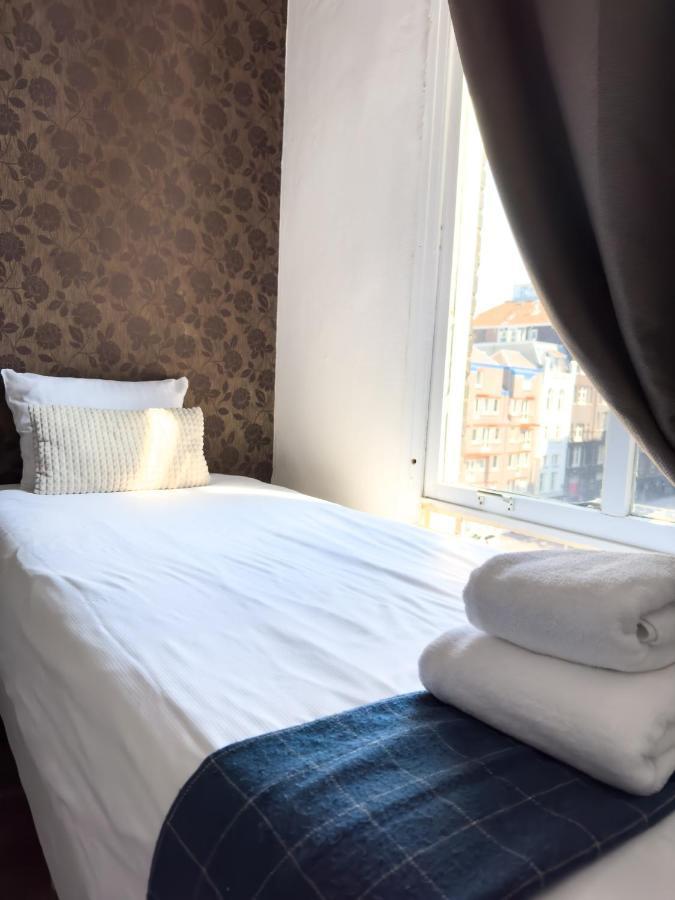Single Room,1415886801:JPEG