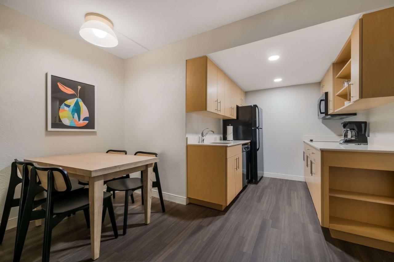 One-Bedroom King Suite