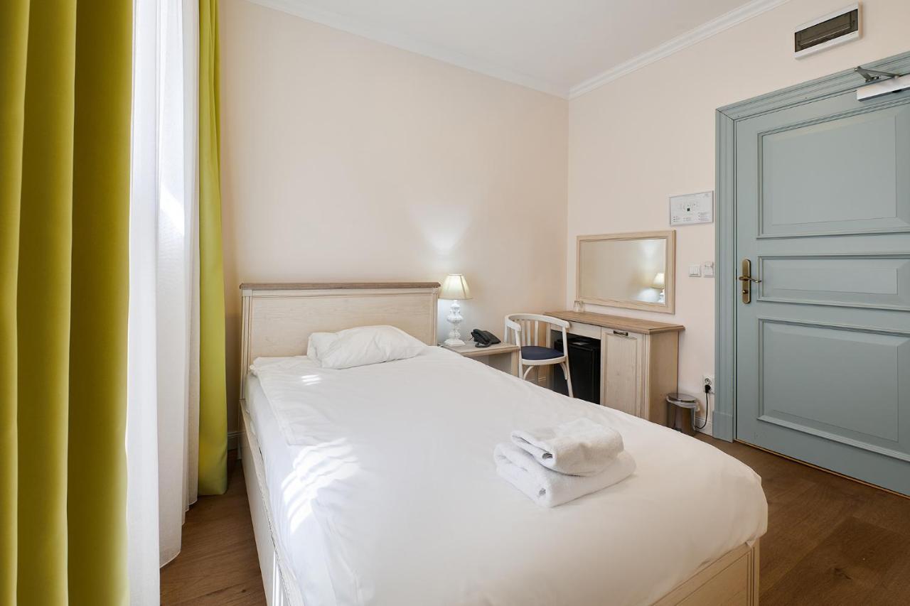 Standard Single Room,1633041062:JPEG