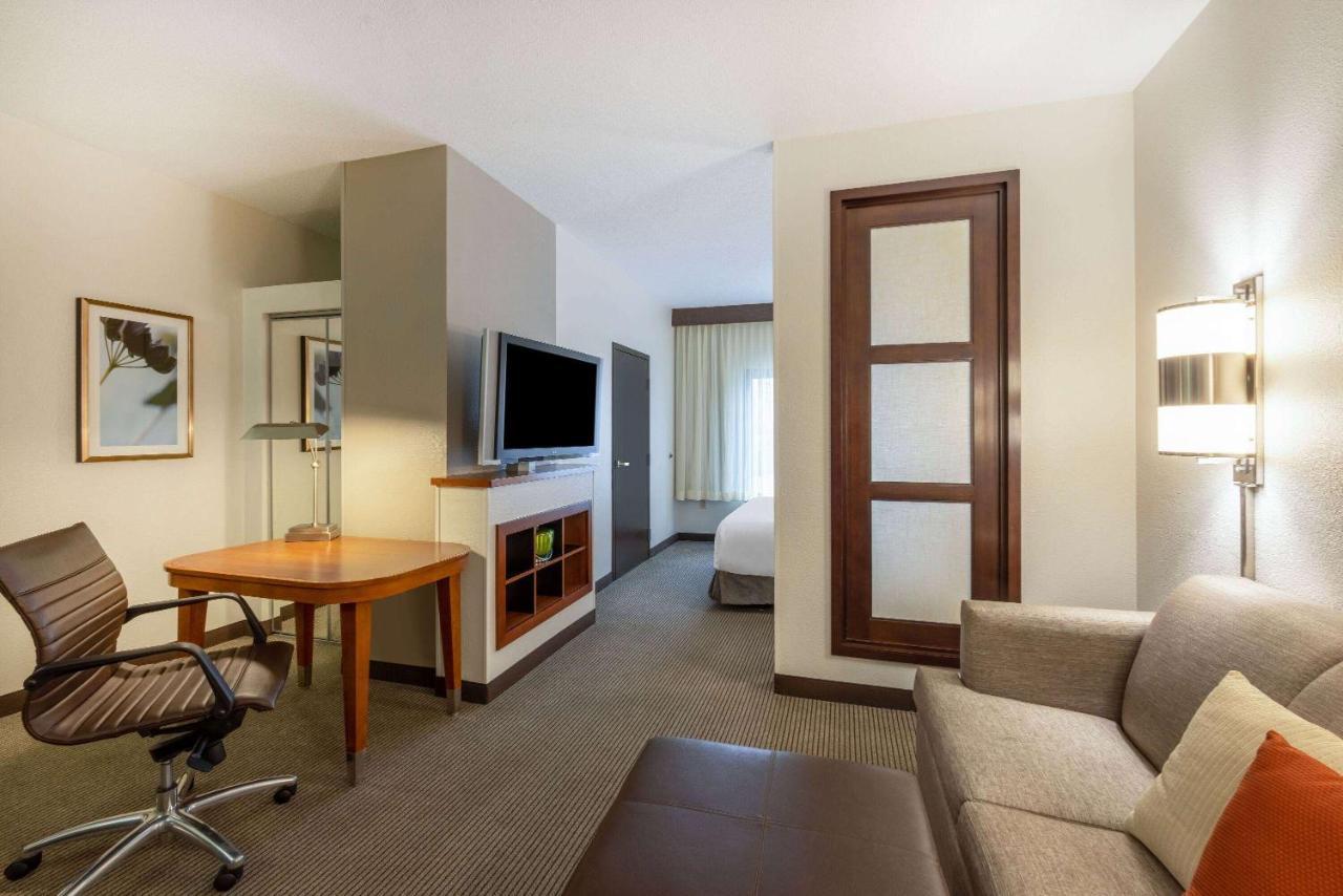 Accessible King Junior Suite with Bathtub with Grab Bars - Non-Smoking